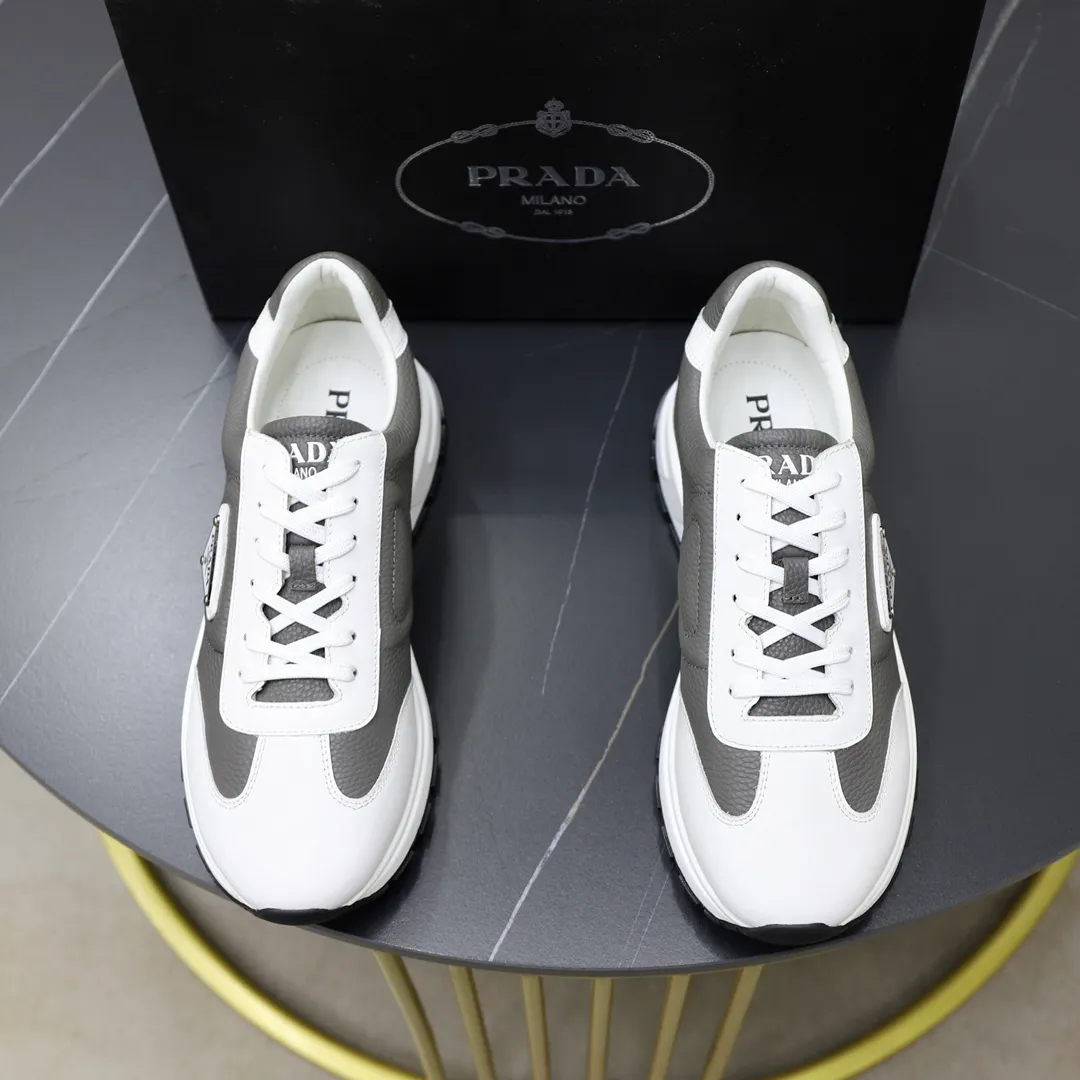 Factory price: 720💰Top original order Brand: PRADA (Prada) Standard code: Men's size 38/44 (45 can be customized) Grade: Same as the official website Material: Original cowhide leather lining Original combination two-color wear-resistant soft outsole Style category: Leisure and sports version Young fashion European and American trend British style Color: Actual picture color